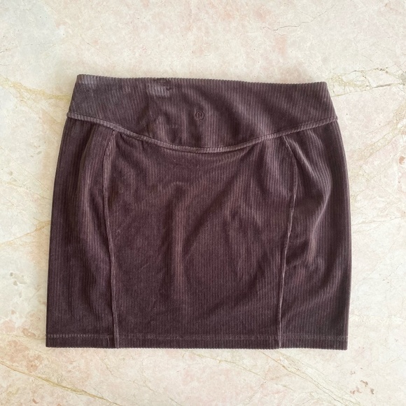 Lululemon scuba mid-rise velvet corduroy mini skirt - Picture 1 of 7
